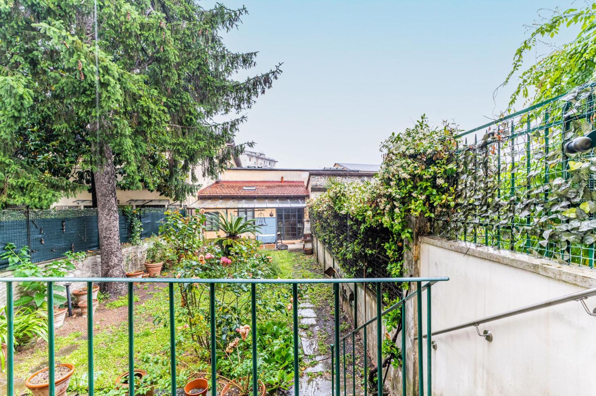 Bright Apartment With Private Garden And Balcony Флоренция Экстерьер фото